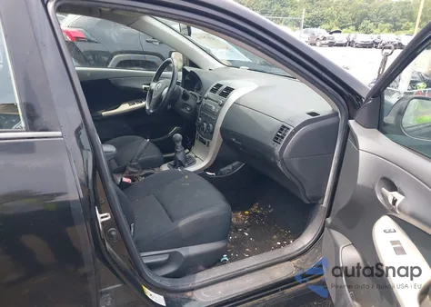 2010 Toyota Corolla S z USA, uszkodzony, nr VIN 2T1BU4EE0AC256624